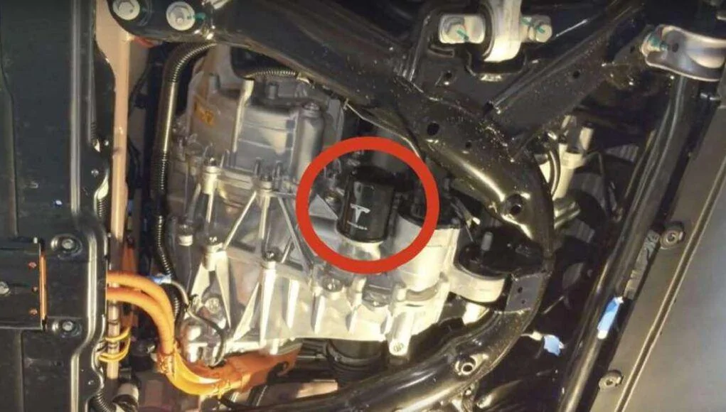 Cybercab Robotaxi Škoda Says Mileage Won't Affect Maintenance And Service Intervals When Electric Cars Take Over 2021.6.21-Oil-Filter-feat-C-1021x580