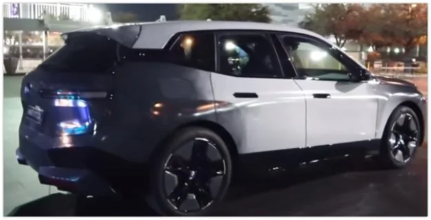 Cybercab Robotaxi BMW color/Paint Changing vehicle  E-Ink Car change color