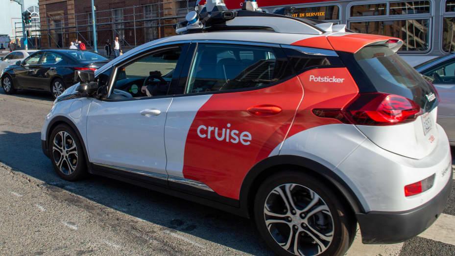 Cybercab Robotaxi Self-driving cars from GM’s Cruise block San Francisco intersection in latest problem for autonomous vehicles 710-urn_newsml_dpa_com_20090101_191217-99-171417-2