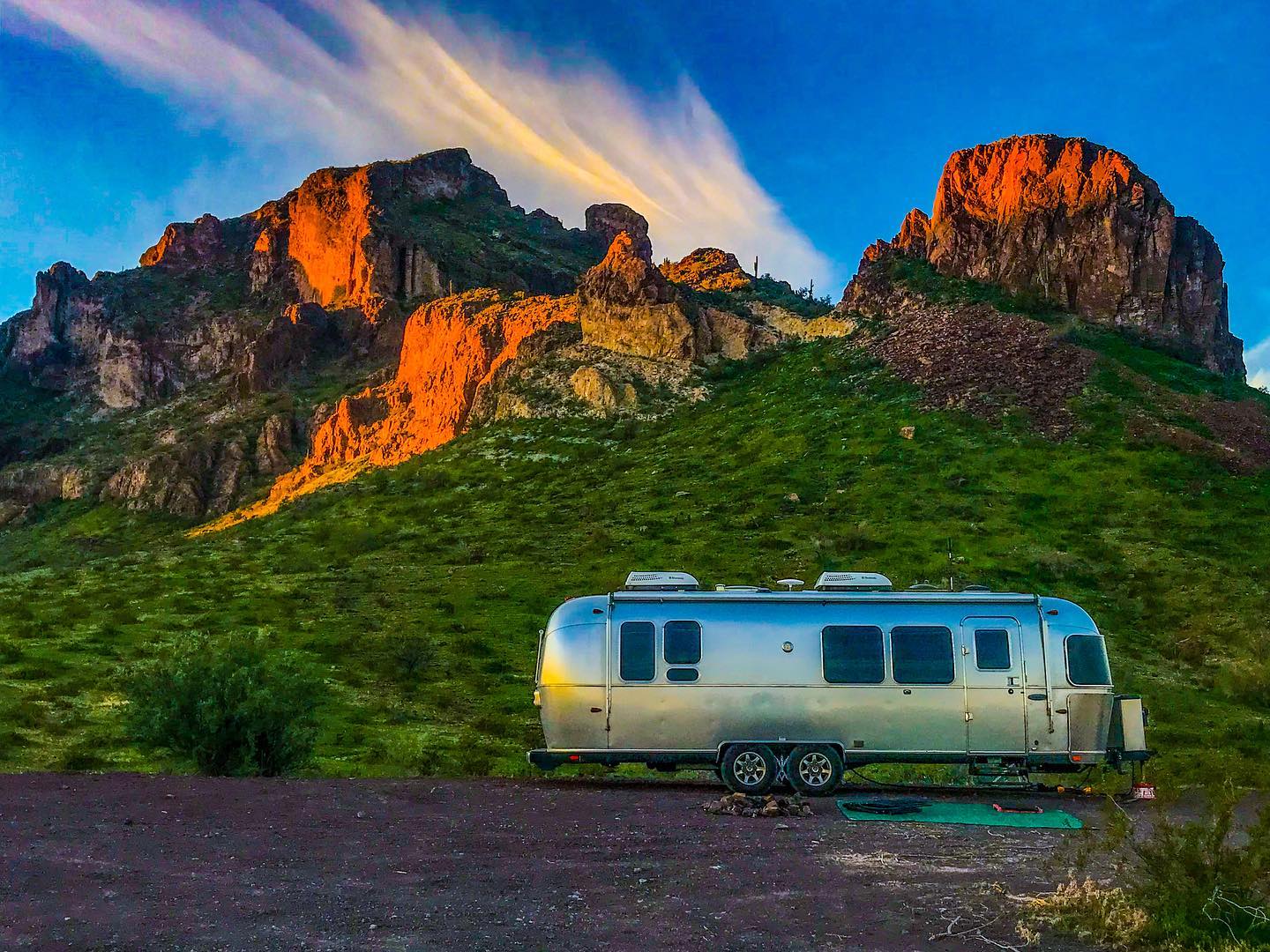 Cybercab Robotaxi Gauging interest: CYBERTRUCK Airstream RV Intra-Club? 129682927_144239683778570_2890704890230434672_n