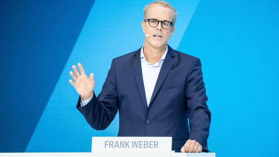 Cybercab Robotaxi If you want to build the iPhone for the auto industry, you should learn from Apple and Tesla. Developing your own processors has several advantages 3-format2020