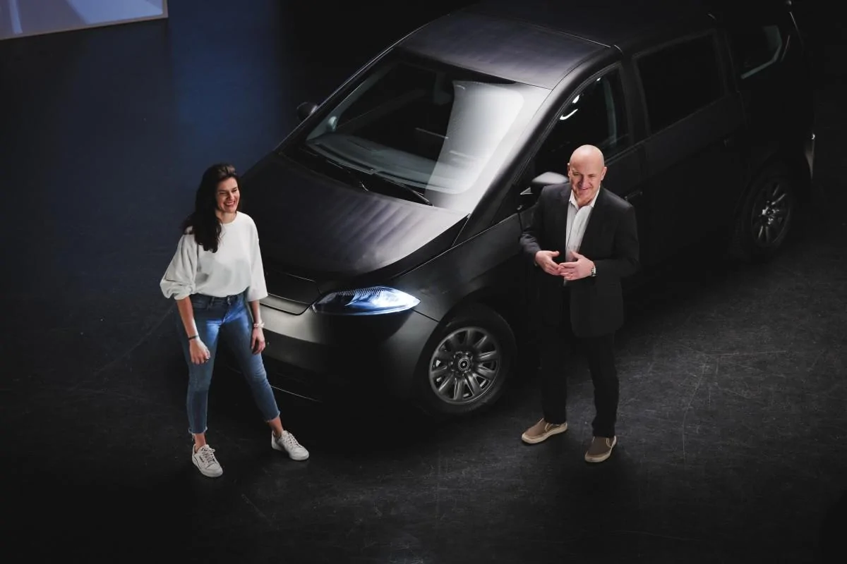 Cybercab Robotaxi Sono Unveils New Solar-powered Car Prototype c60%2Fsono-motors-friedrich-wolf-thomas-hausch-ces
