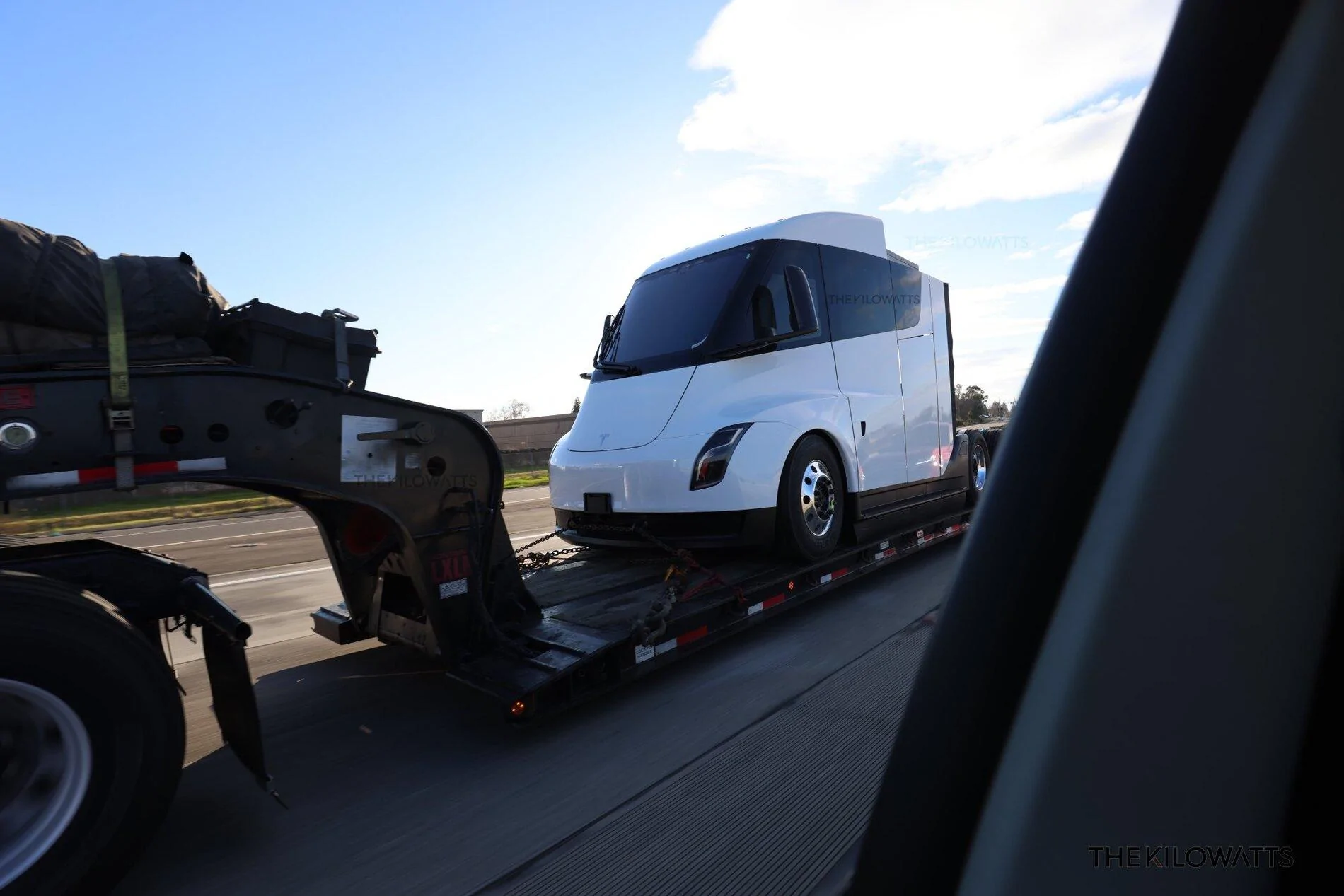Cybercab Robotaxi The Tesla Semi’s 500 kWh battery and Convoy Mode are grossly underestimated tesla-semi-white-1