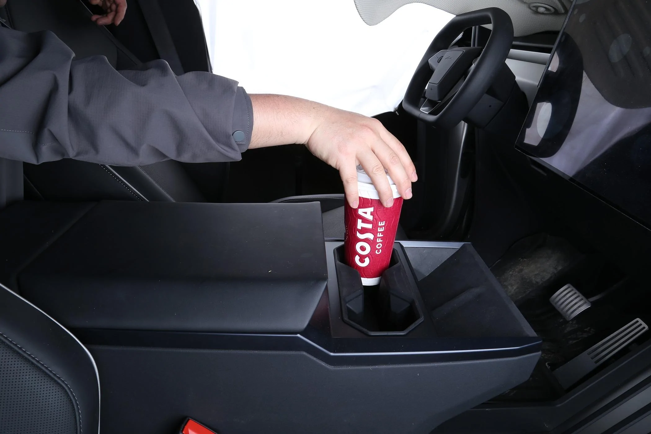 Cybercab Robotaxi ELECFRESH | Product Testing | Cybertruck Wireless Charging Area and Cup Holder Anti-dirty Solution IMG_6240