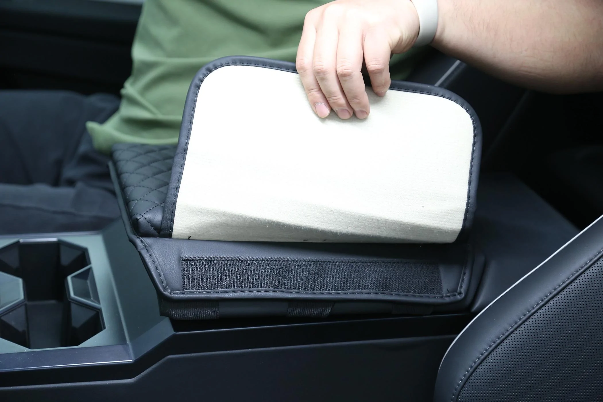 Cybercab Robotaxi ELECFRESH | Product Testing | The Cybertruck Arm Rest Cover Solutions IMG_6118