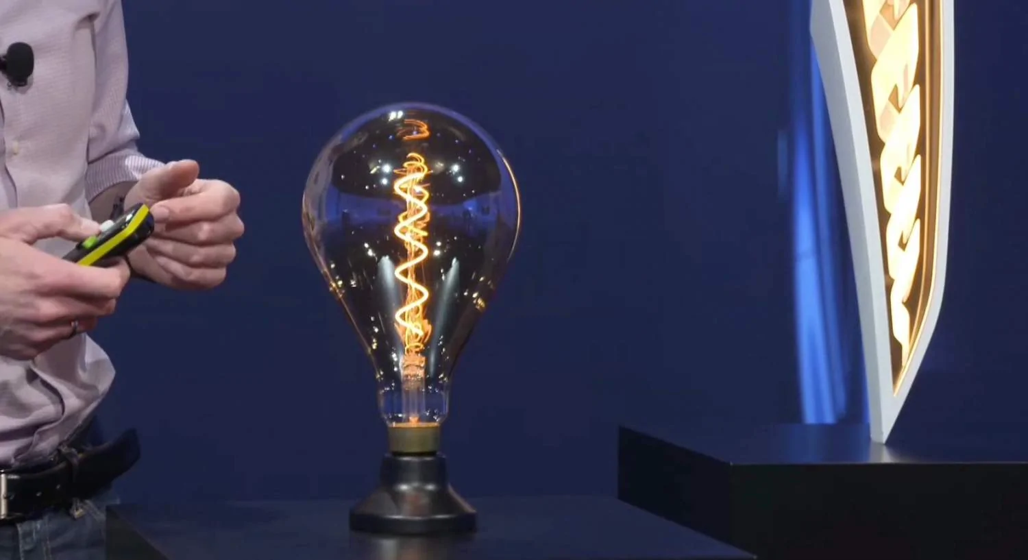 Cybercab Robotaxi 2022 Mercedes-Benz EQS luxury EV: Brains and beauty are a potent combination eqs-helix