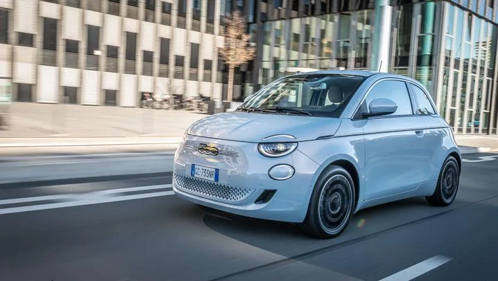 Cybercab Robotaxi Coffee with milk and Tesla 6512-4e6d-a06a-f75374ae5d52_w718_r1.77_fpx56_fpy50