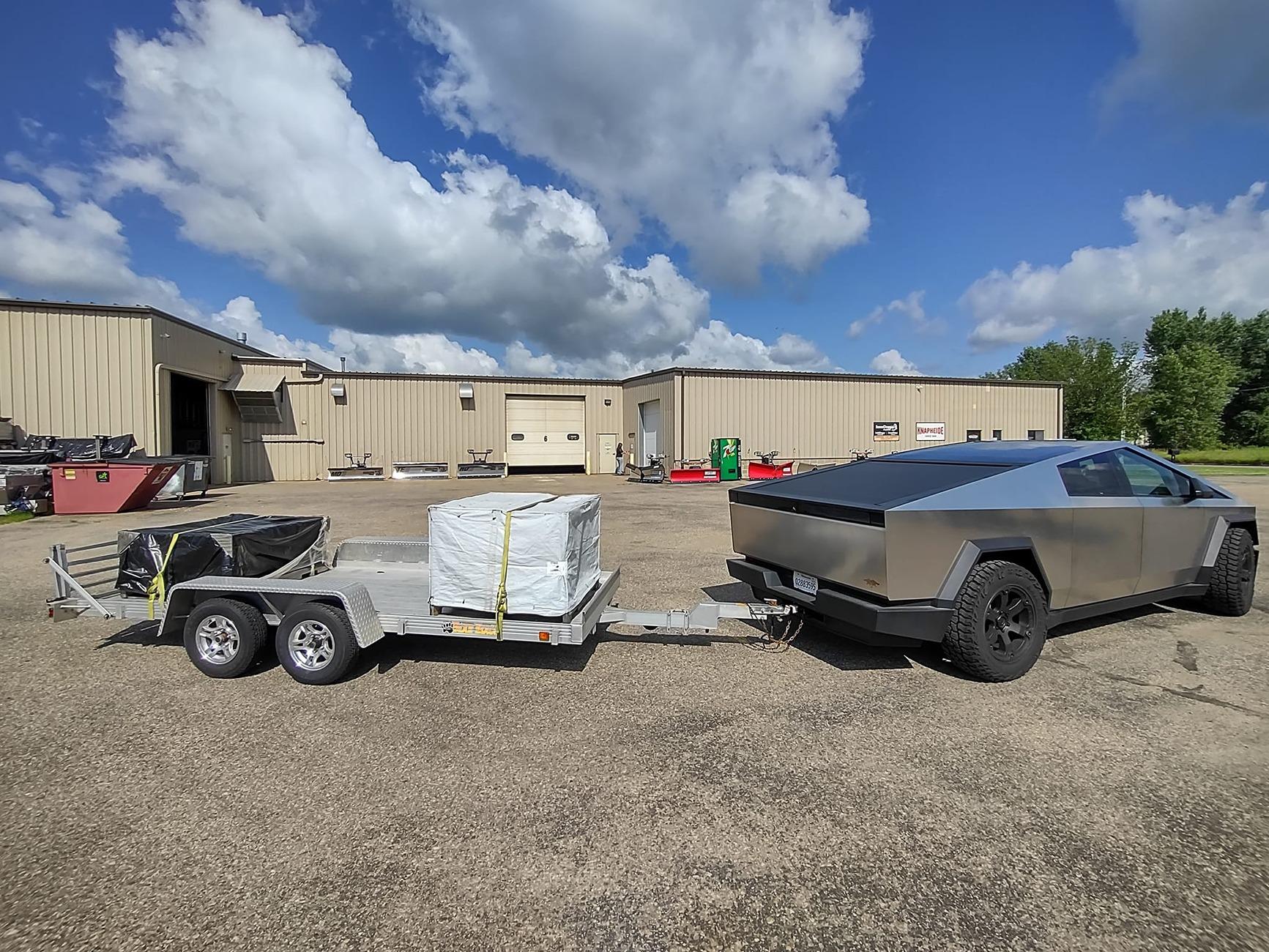 Cybercab Robotaxi Who wants to plow with the Cyber? 450929676_10224014228215272_1375484296857863369_n