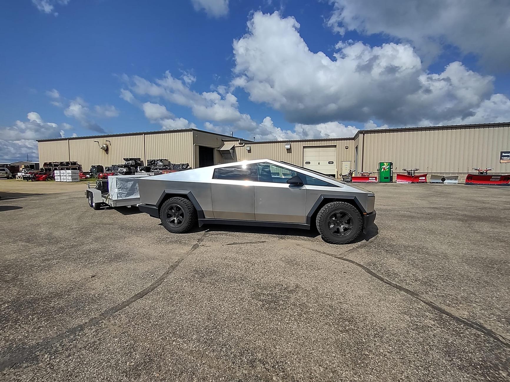 Cybercab Robotaxi Who wants to plow with the Cyber? 451591178_10224014228015267_6014427851706399796_n