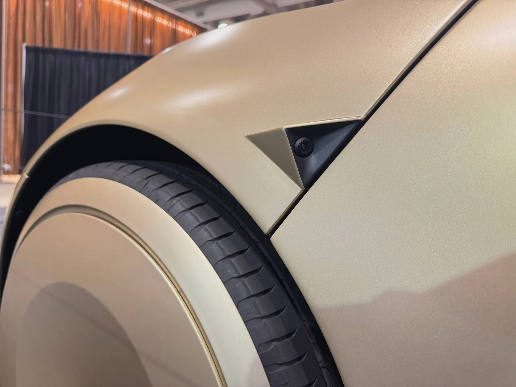 Cybercab Robotaxi Painted tire sidewall are now rubber inserts (hopefully swappable for color changes) GjsA5JiXcAAbsGp (1)