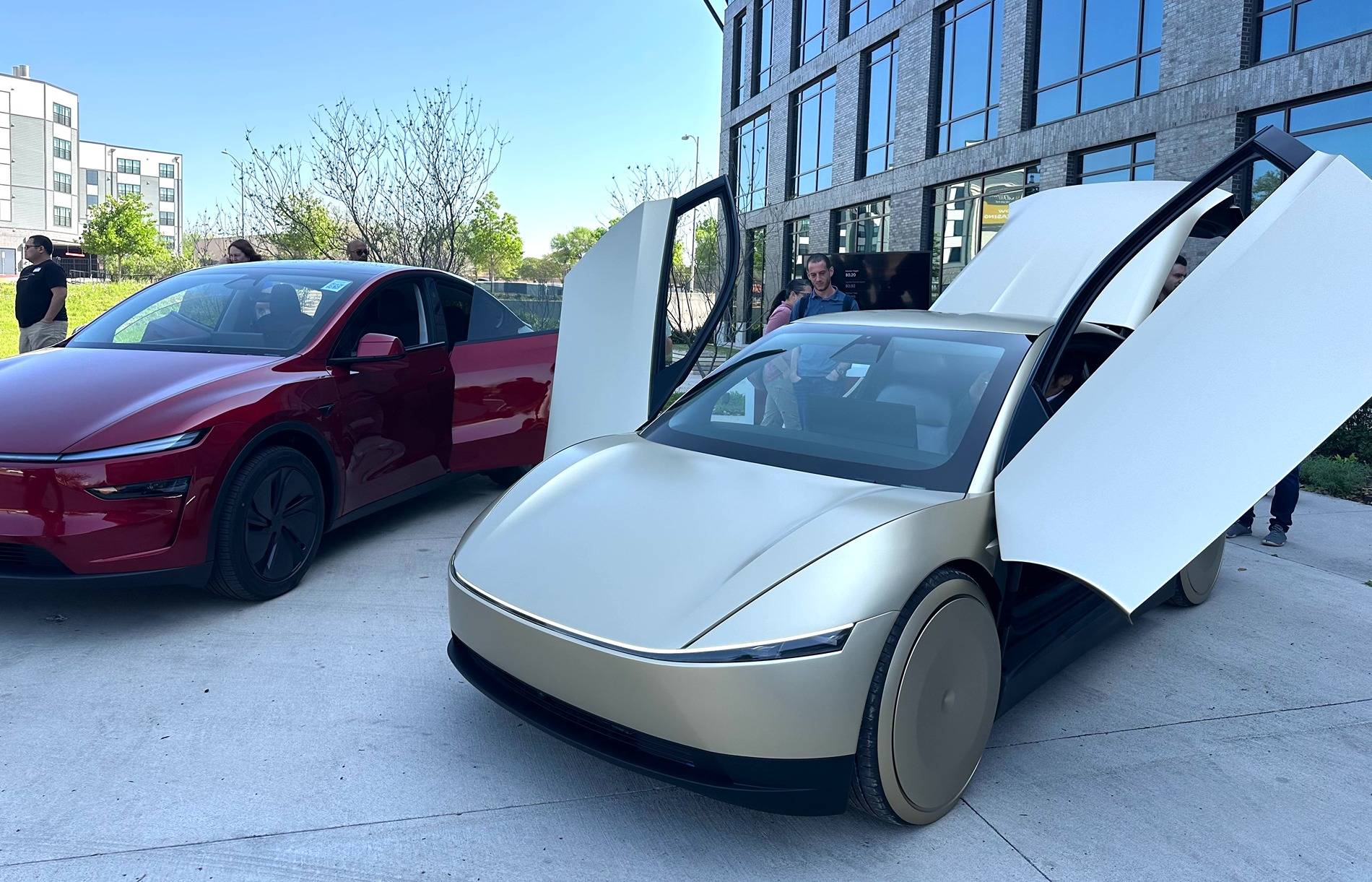 Cybercab Robotaxi Cybercab Robotaxi still expected to launch in June, says Tesla Gm7FpCYWIAAsW3u