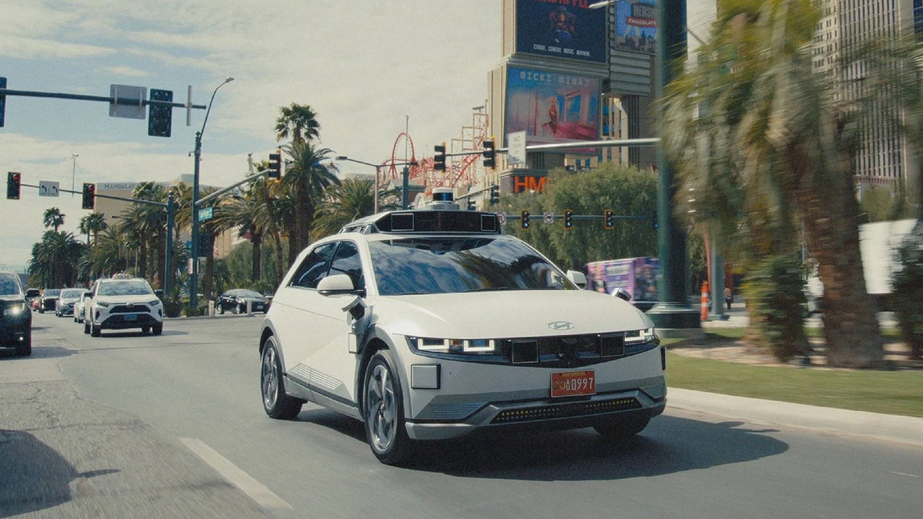 Cybercab Robotaxi iPace / iPace / Zeekr / Cybercab Which will Customers Prefer? ioniq5robotaxipassesdriver-slicensetest_02