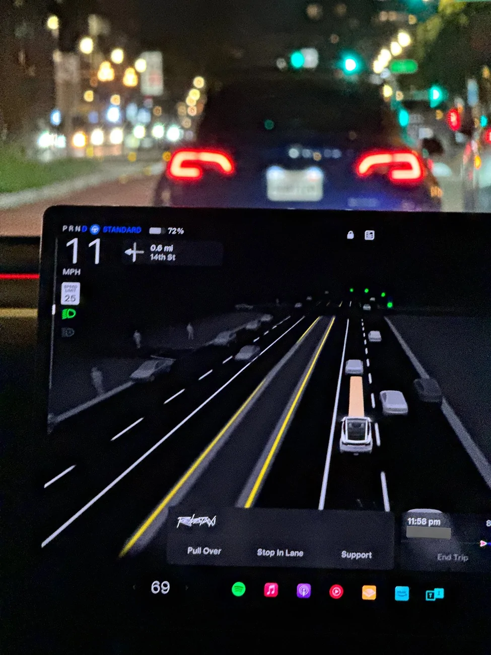 Cybercab Robotaxi Robotaxi driving path lines are now gold color (instead of blue) G2Zdhn8b0AA16Fc