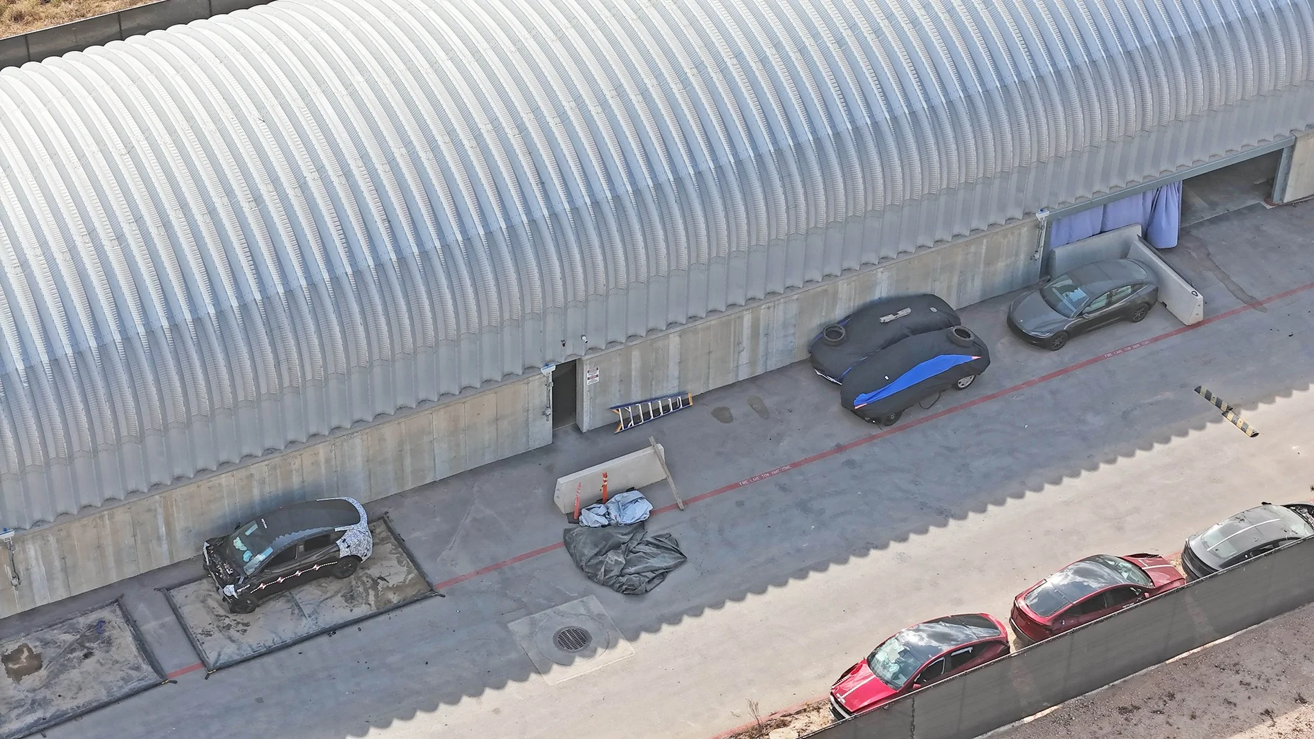 Cybercab Robotaxi Cybercabs colors previewed by colorful covers? G3t6dMzXgAESGLI