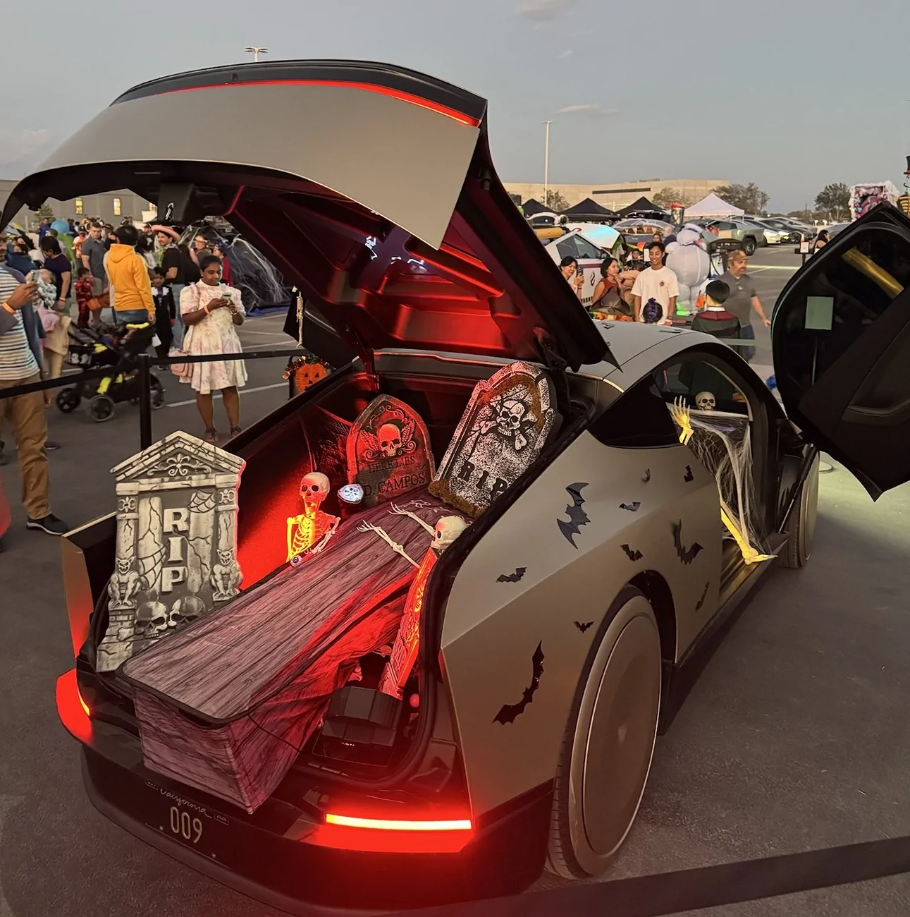 Cybercab Robotaxi Cybercab Halloween Costume by Tesla G3optHzaEAAcERP