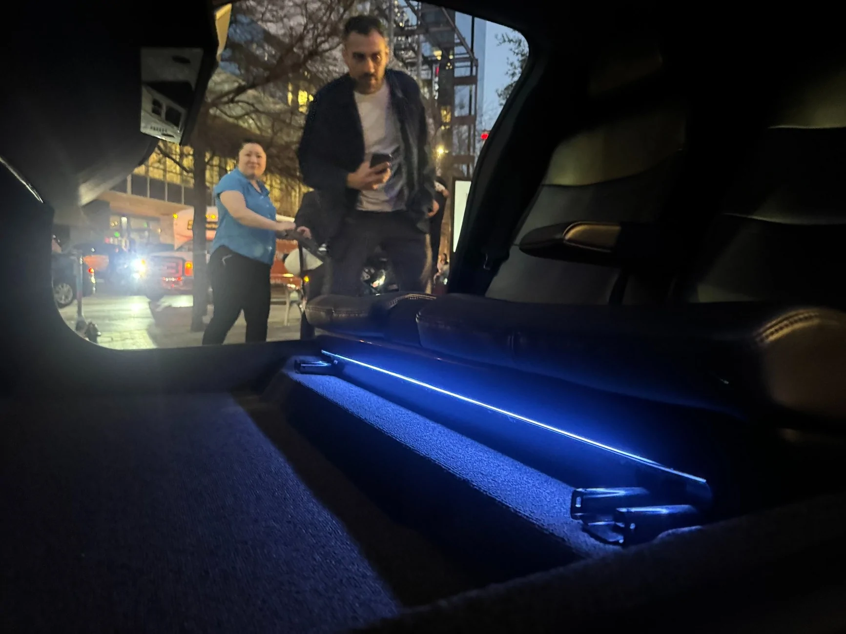 Cybercab Robotaxi Cybercab has cool ambient lighting - dash, underseat, footwell HDVVeCxW0AUIPLs