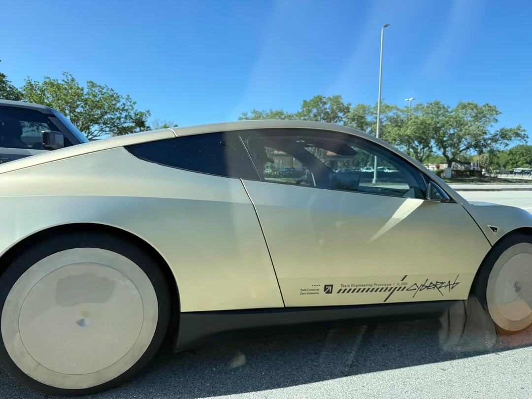 Cybercab Robotaxi Cybercab begins testing in Florida cybercab-spotted-v0-cfo4tftiq3vg1