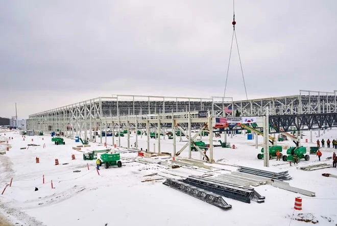 Cybercab Robotaxi GM to build $2.3B battery plant for electric vehicles in Tennessee, creating 1,300 jobs 489-4618-a8cf-769386539b25-UltiumCellsToppingOut04