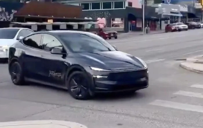 Breaking: First Tesla Robotaxi spotted autonomously driving in Austin!