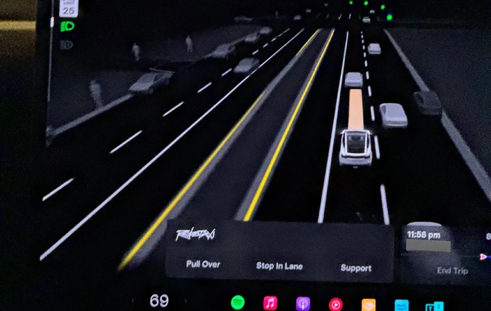 Robotaxi driving path lines are now gold color (instead of blue)