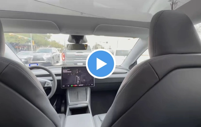 Driverless Tesla Robotaxi rides now publicly available in Austin!